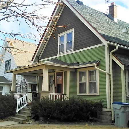 Comfortable 3 Bedroom Craftsman Bungalow In Milwaukee'S Bay View Neighborhood Exteriör bild